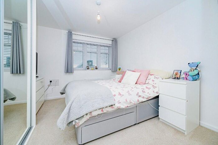 2 Bedroom Flat For Sale In Cornflower Drive, LU5
