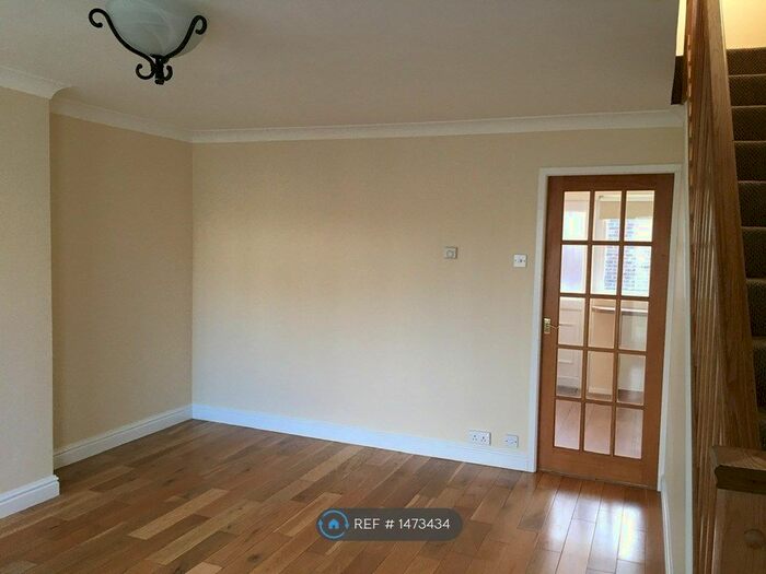 3 Bedroom Semi-Detached House To Rent In Garreglwyd Park, Holyhead, LL65