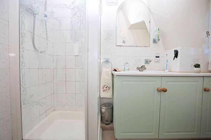 2 Bedroom Flat For Sale In Clifton Crescent, Folkestone, CT20