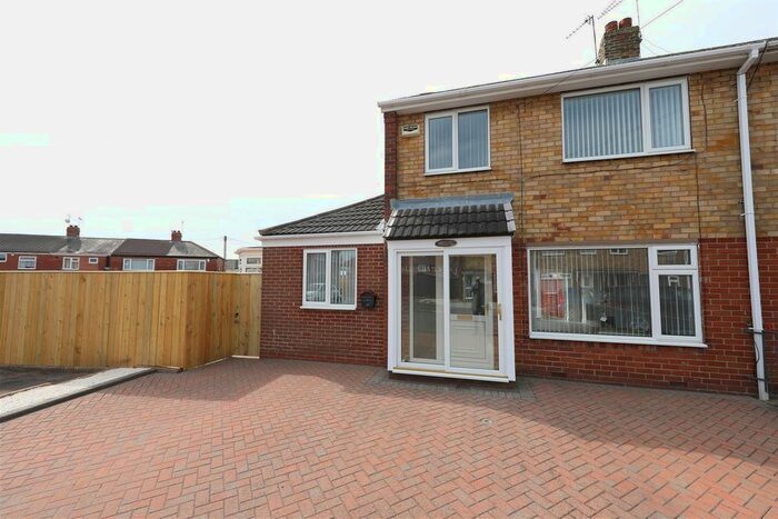3 Bedroom Semi-Detached House To Rent In Daville Close, Hull, HU5