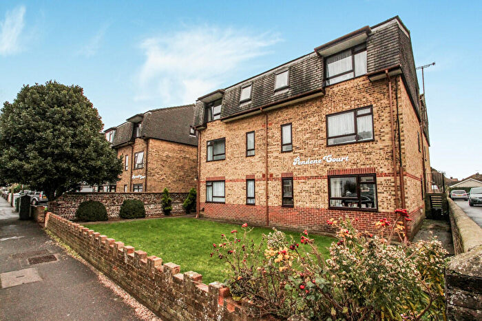 1 Bedroom Flat To Rent In Penhill Road, Lancing, BN15