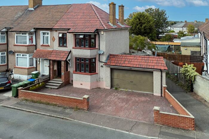 3 Bedroom End Of Terrace House For Sale In Hind Crescent, Northumberland Heath, Bexley, DA8