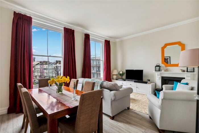 2 Bedroom Flat For Sale In Elgin Crescent, Notting Hill, W11