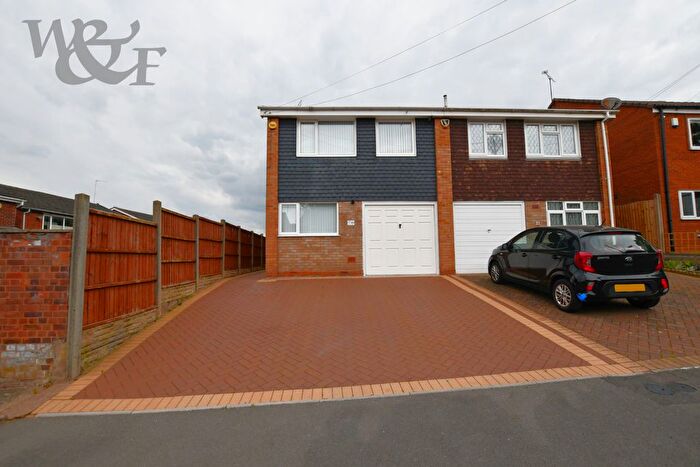 3 Bedroom Semi-Detached House For Sale In Anita Croft, Birmingham, B23