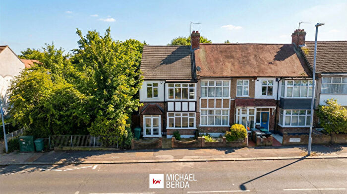 3 Bedroom Semi Detached House For Sale In Winchester Road, London, E4
