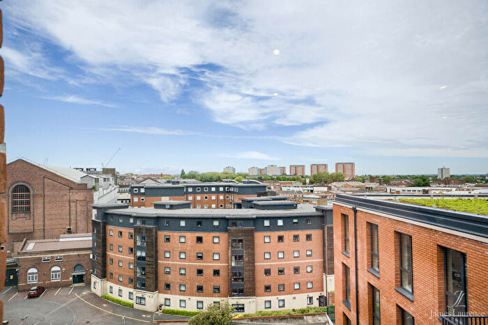 2 Bedroom Apartment To Rent In The Barker, Snow Hill Wharf, Birmingham City Centre, B4