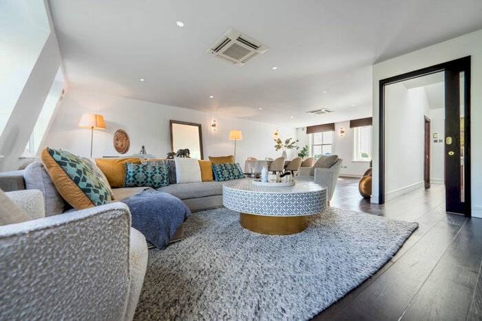 3 Bedroom Flat To Rent In Lennox Gardens, London, SW1X