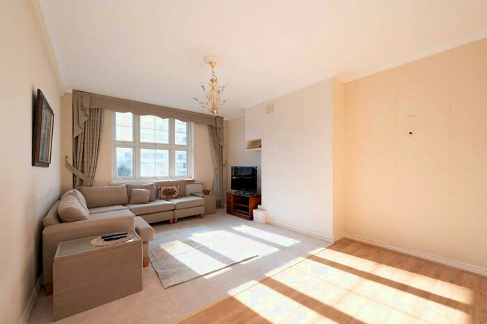2 Bedroom Flat To Rent In Cambridge Court, Hyde Park Estate, London, W2