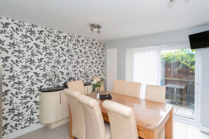3 Bedroom Terraced House To Rent In Robin Place, Watford, Abbots Langley, WD25