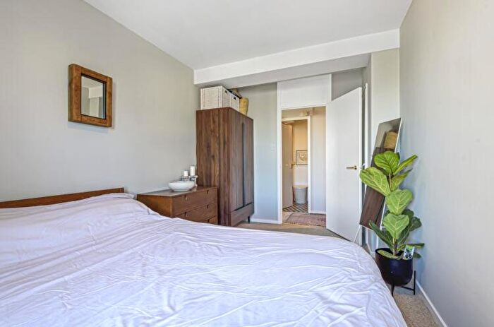 2 Bedroom Flat To Rent In Battersea Church Road London, SW11
