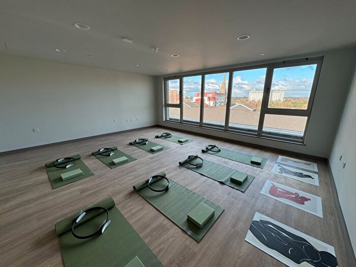 Studio To Rent In Victoria Road, Feltham, TW13