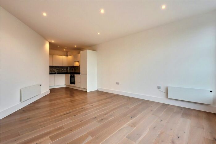 2 Bedroom Flat To Rent In The Boulevard, Cain Road, Bracknell, Berkshire, RG12