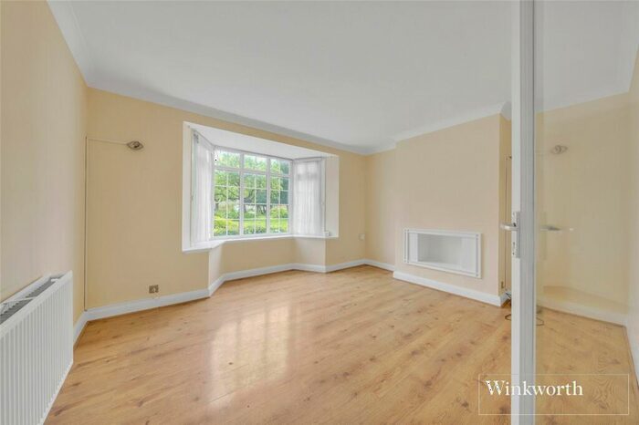 2 Bedroom Apartment To Rent In Finchley Court, Ballards Lane, Finchley, London, N3