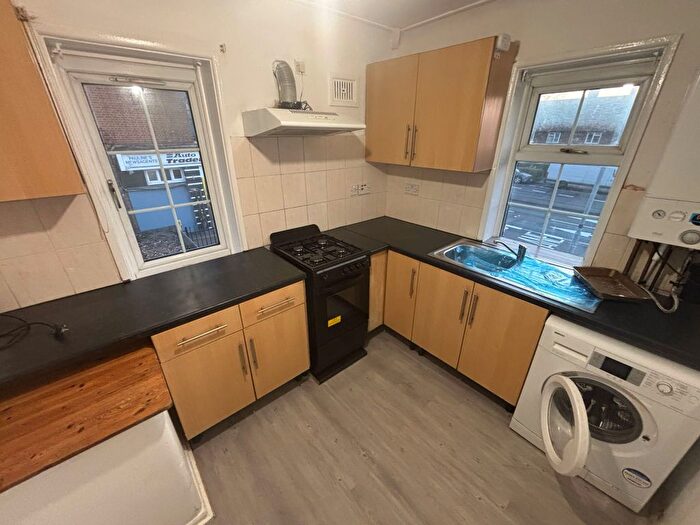 2 Bedroom Flat To Rent In St Helier Avenue, Morden, SM4