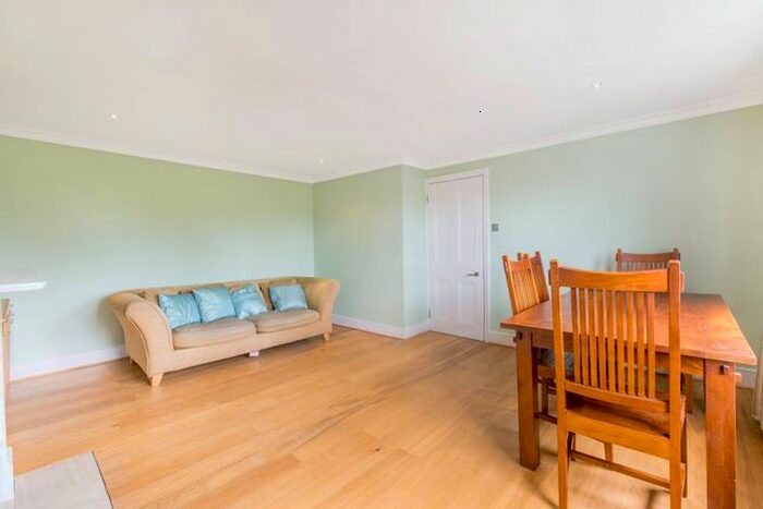 2 Bedroom Flat To Rent In Castlebar Road, Ealing Broadway, London, W5