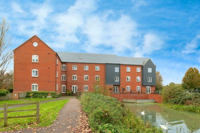 2 Bedroom Flat For Sale In Willow Lane, Stony Stratford, Milton Keynes, Buckinghamshire, MK11