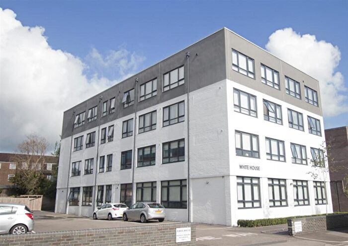 2 Bedroom Flat To Rent In Burrell Road, Haywards Heath, RH16