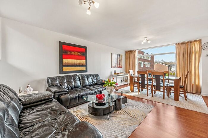 4 Bedroom Town House For Sale In Ladybrook Road, Bramhall, SK7