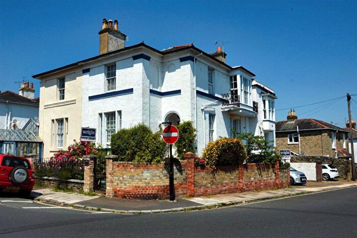 6 Bedroom Semi-Detached House For Sale In Central Ryde, PO33