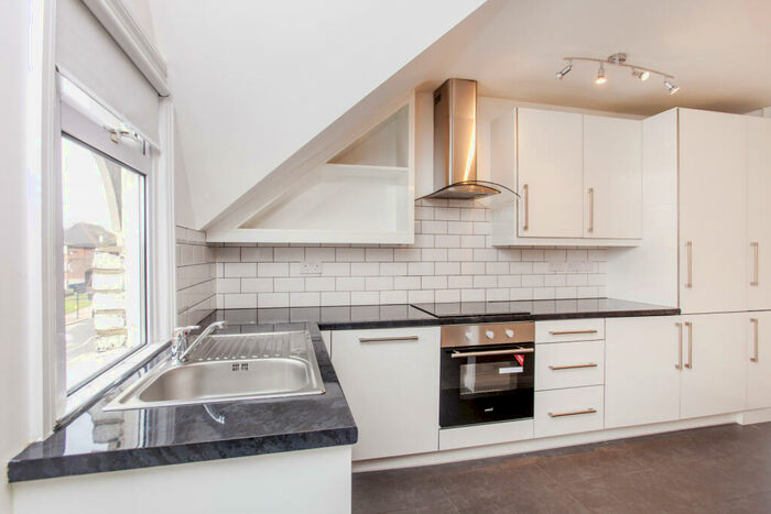 2 Bedroom Flat To Rent In Cricklewood Lane, NW2