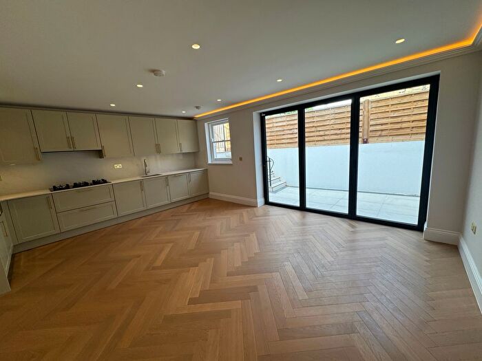 3 Bedroom Flat To Rent In Hillfield Road, London, NW6