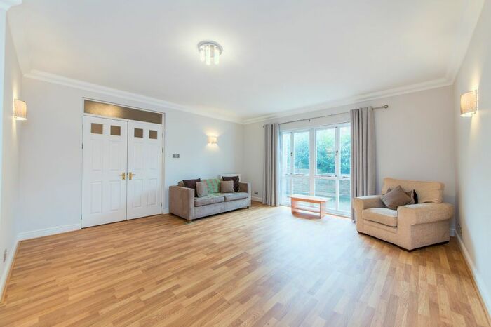 2 Bedroom Flat To Rent In Haverstock Hill, London, NW3