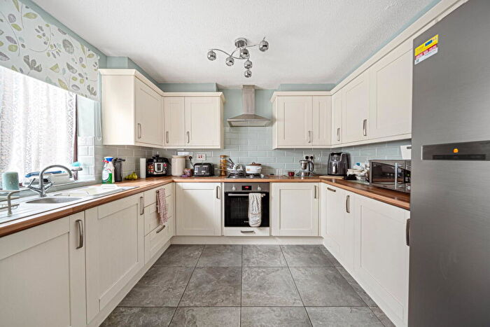 3 Bedroom Semi-Detached House For Sale In Courtland Grove, London, SE28