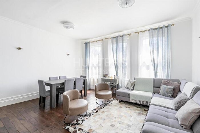 3 Bedroom Apartment To Rent In Mill Lane, West Hampstead, London, NW6