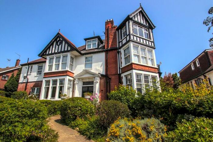 2 Bedroom Flat To Rent In Chalkwell Avenue, Westcliff-On-Sea, SS0