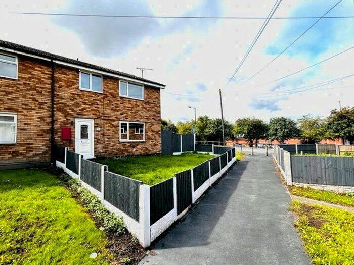 3 Bedroom Semi-Detached House To Rent In Lime Tree Walk, Denaby Main, Doncaster, South Yorkshire, DN12