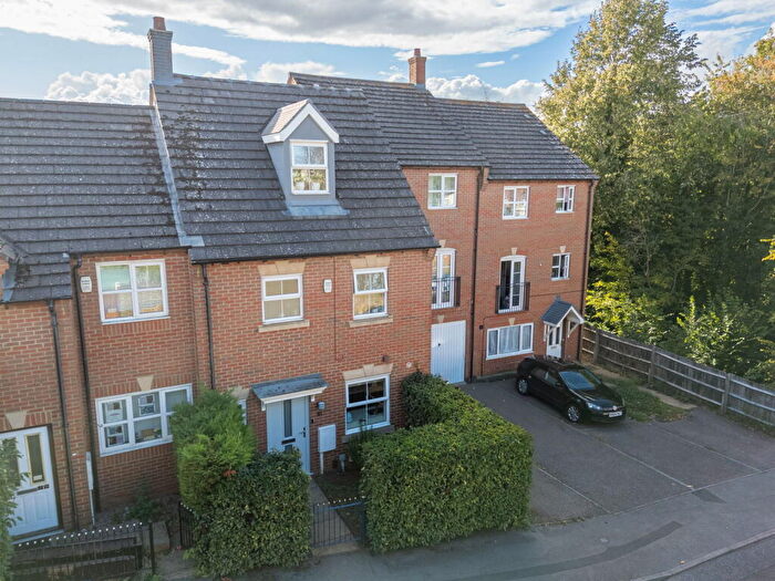 4 Bedroom Terraced House For Sale In Union Street, Kettering, NN16