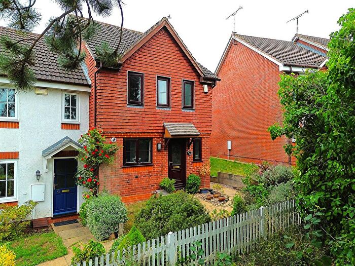 3 Bedroom End Terrace House For Sale In Armscote Grove, Hatton Park, CV35