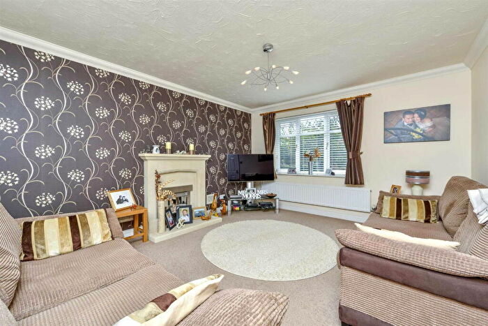 4 Bedroom Detached House For Sale In Thurston Drive, Kettering, NN15