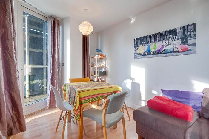 2 Bedroom Apartment For Sale In Wheeleys Lane, Birmingham, B15