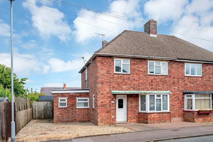 3 Bedroom Semi-Detached House For Sale In Westfield Avenue, Oakham, LE15