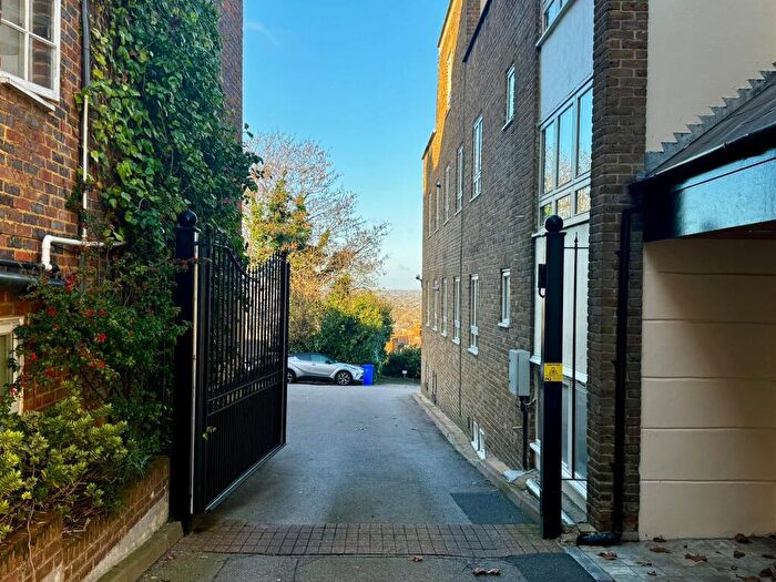 Flat To Rent In High Street, Harrow On The Hill, HA1