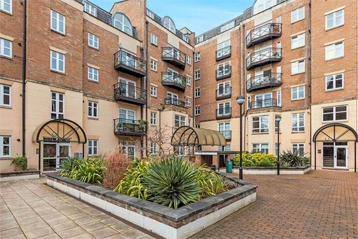2 Bedroom Flat To Rent In Skylark Court, Swan Street, London, SE1