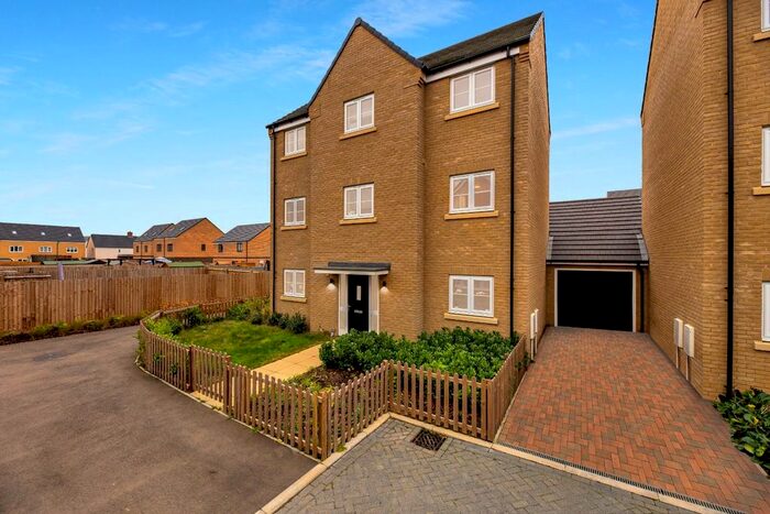 6 Bedroom Property To Rent In Finch Road, Stanway, Colchester, CO3