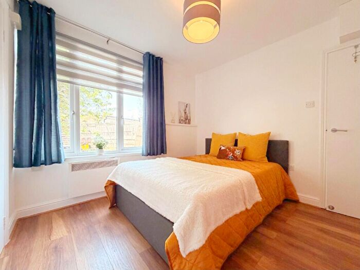 Studio To Rent In Blundell Road, London, HA8