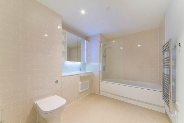 1 Bedroom Flat To Rent In Sayer Street, Elephant And Castle, London, SE17