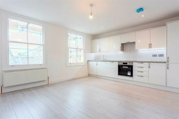 3 Bedroom Flat To Rent In Latimer Road, North Kensington W10