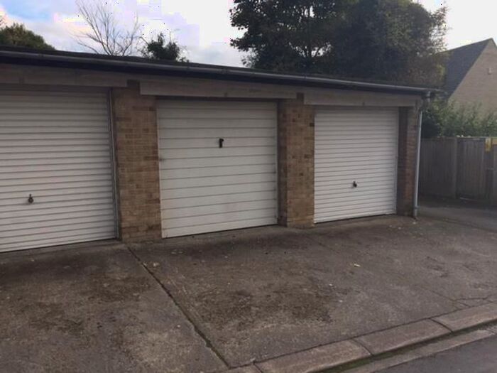 Garage / Parking To Rent In Millway Close, Wolvercote, OX2