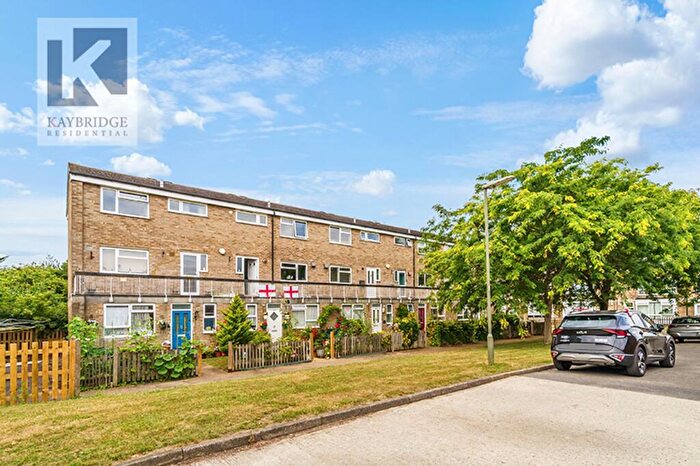 2 Bedroom Maisonette For Sale In Curtis Road, Epsom, KT19