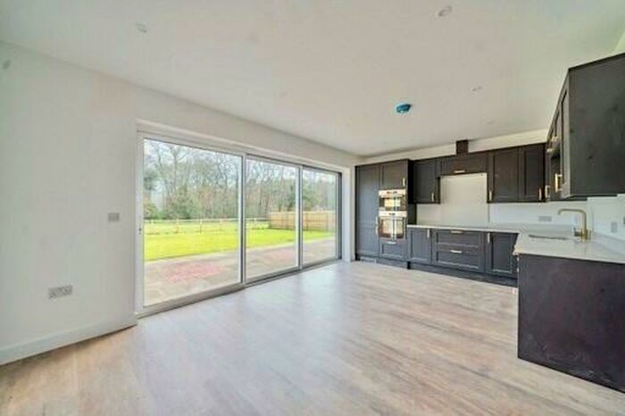 3 Bedroom Bungalow To Rent In Tinkers Lane, Wigginton, Tring, HP23