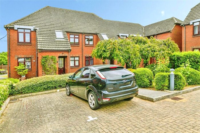 2 Bedroom Flat For Sale In The Lawns, Stevenage, Hertfordshire, SG2