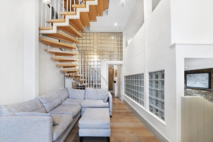 4 Bedroom House To Rent In Plough Terrace, SW11