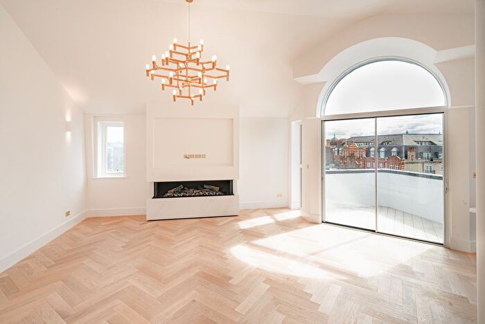 3 Bedroom Flat To Rent In Melbourne Court, Randolph Avenue, London, W9