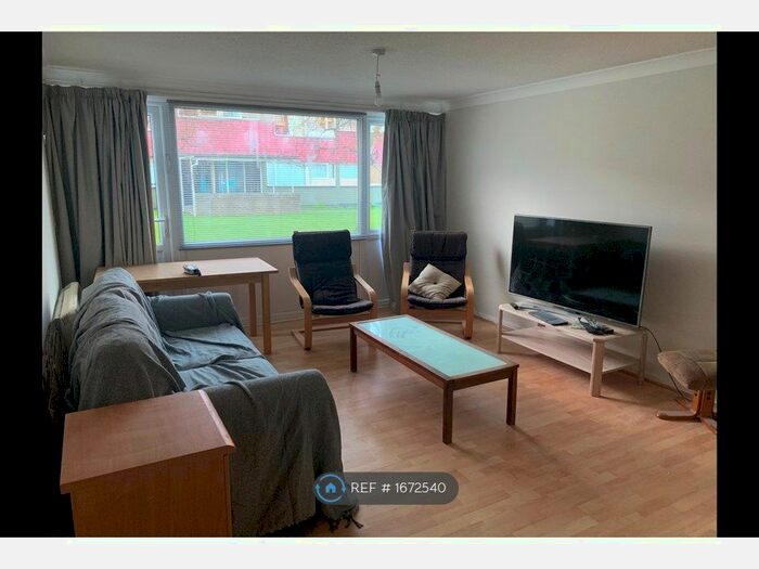 2 Bedroom Flat To Rent In Boxgrove Avenue, Guildford, GU1