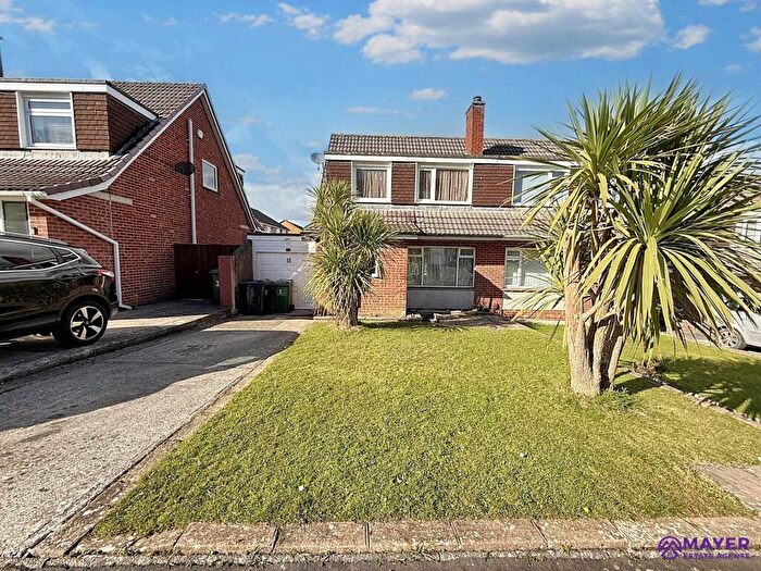 3 Bedroom Semi-Detached House For Sale In Knapps Close, Plymouth, PL9