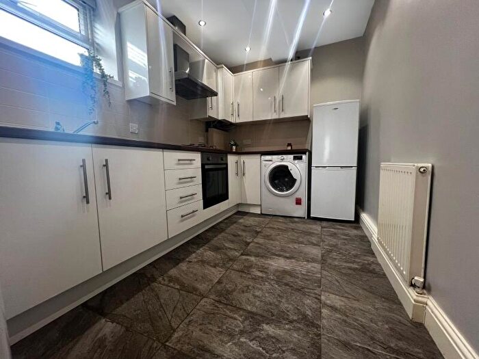 2 Bedroom End Of Terrace House To Rent In Meanwood Road, Meanwood, Leeds, LS7